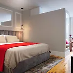 Oh La La Apartment