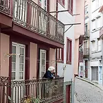 Loios 1Br Flat Downtown By Lovelystay