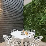 Loios 1Br Flat Downtown By Lovelystay