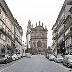 Loios 1Br Flat Downtown By Lovelystay