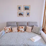 Downtown Studio 80 Meters To Metro And Free Parking