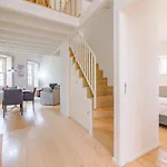 Spacious 2-Bedroom Retreat In Porto
