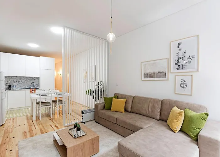 Loios 1Br Flat Downtown By Lovelystay