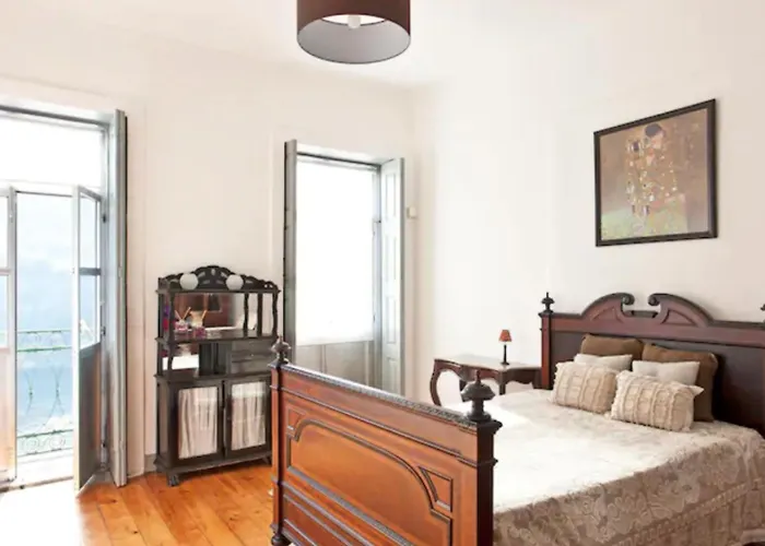 Eiffel Riverside Garden Apartments
