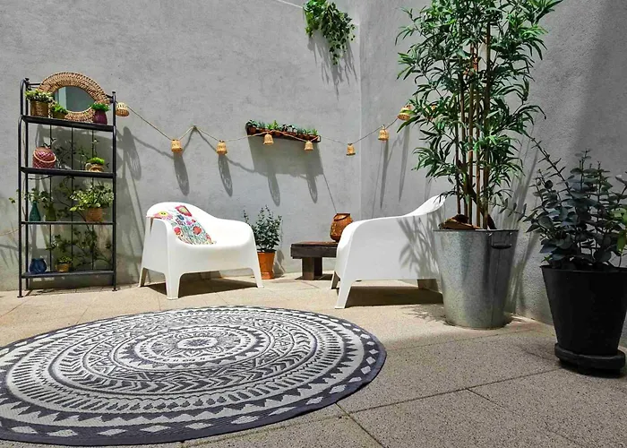 Elegant Studio & Private Garden In Historical Centre
