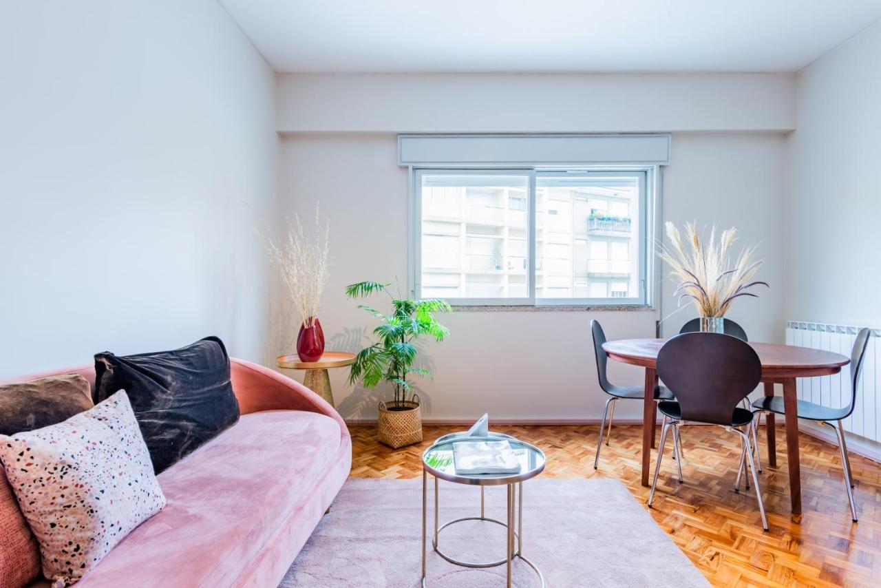 Amazing Duplex - Mid Century Experience & Parking Apartment
