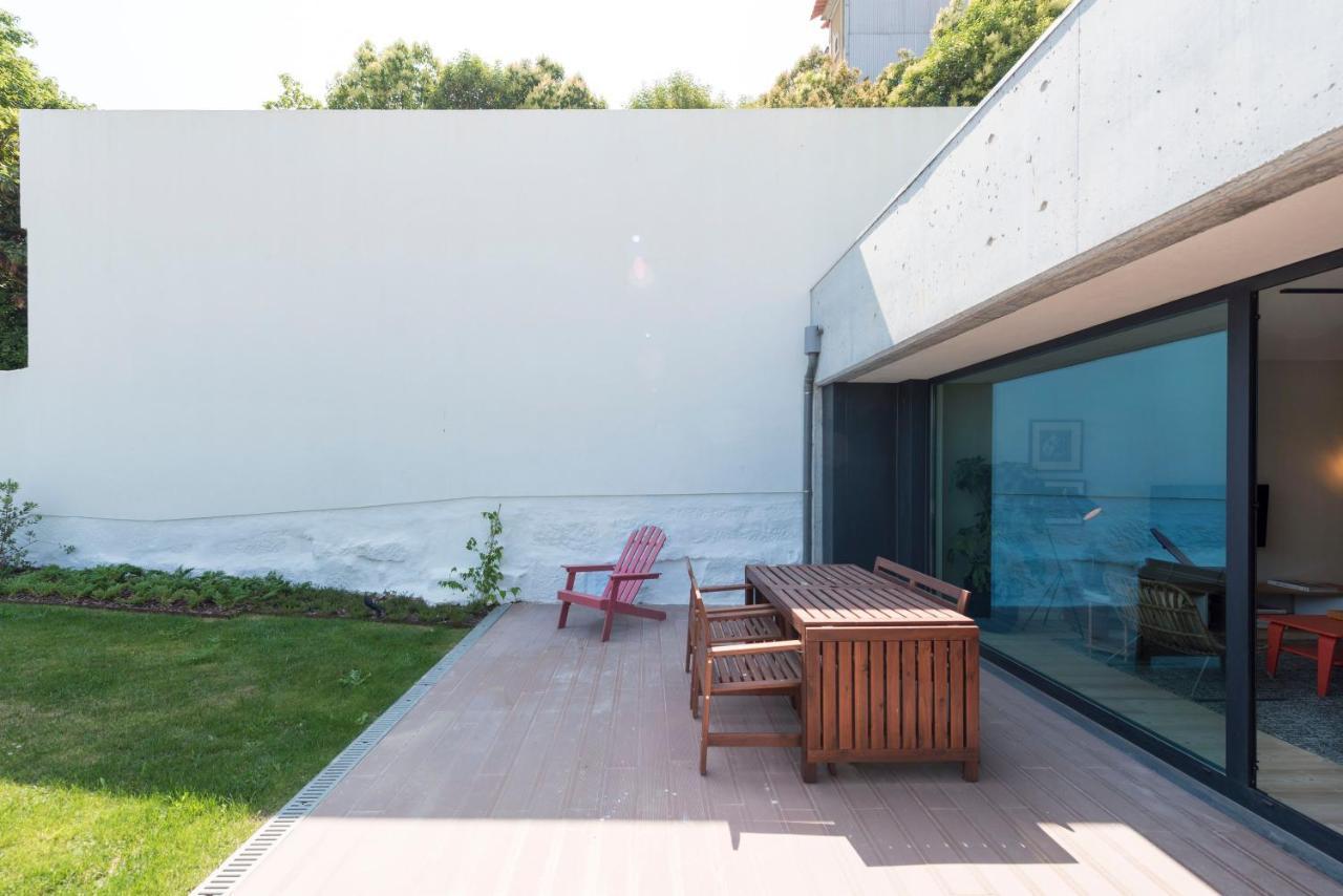 Bombarda Gallery Yard Porto