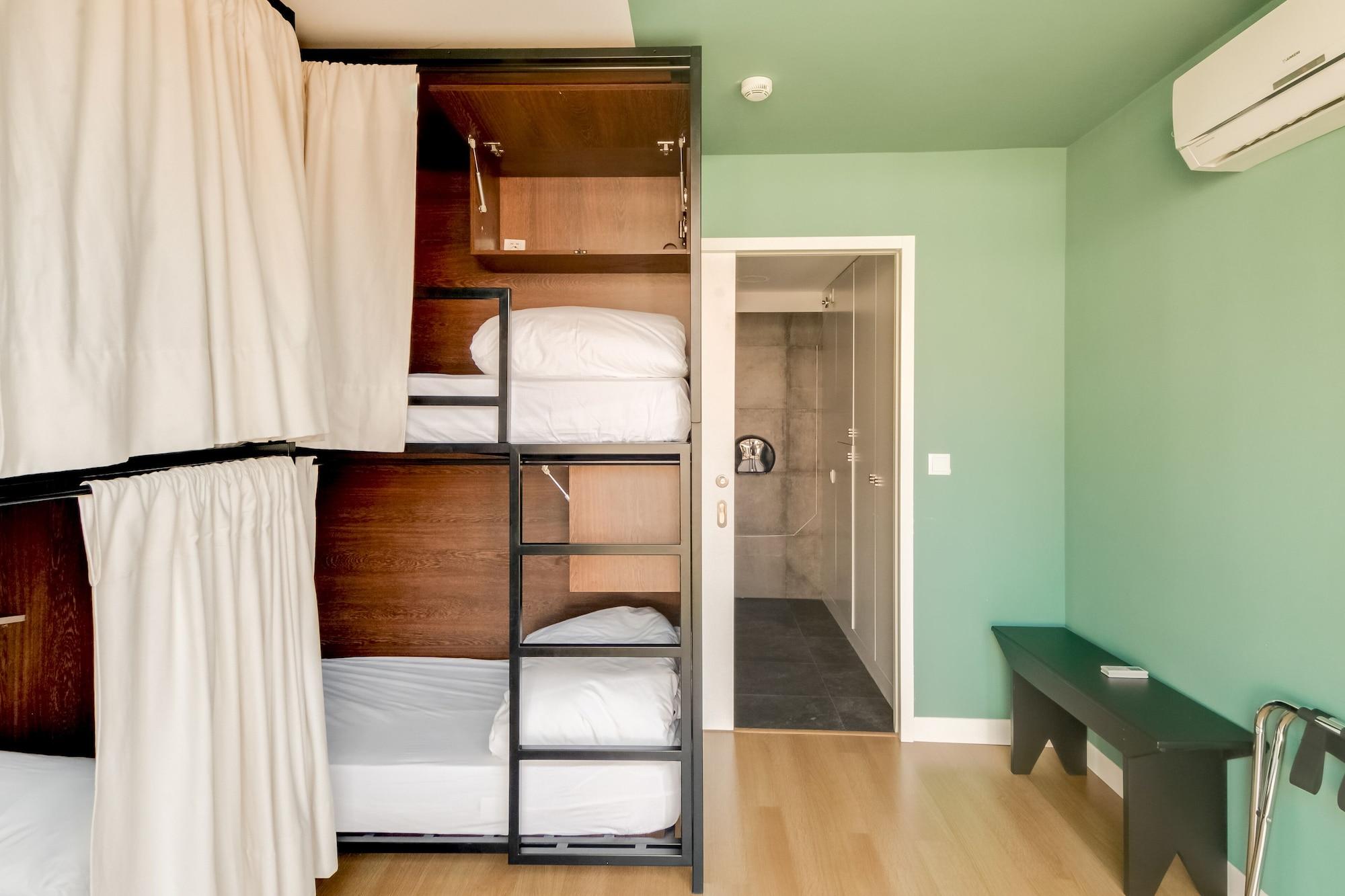 Selina Hotel 3*