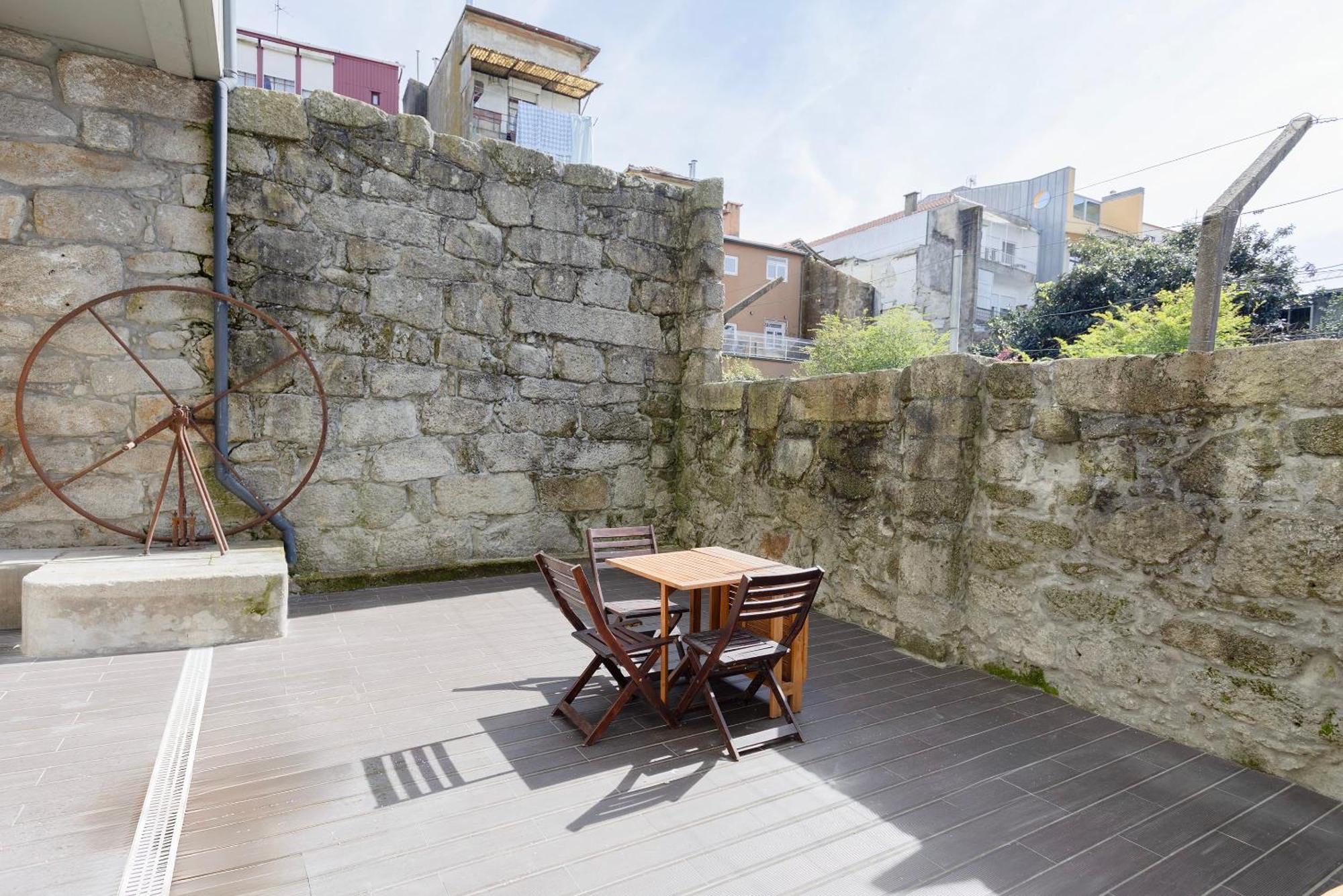 Liiiving In - Terrace & Sunny Apartment