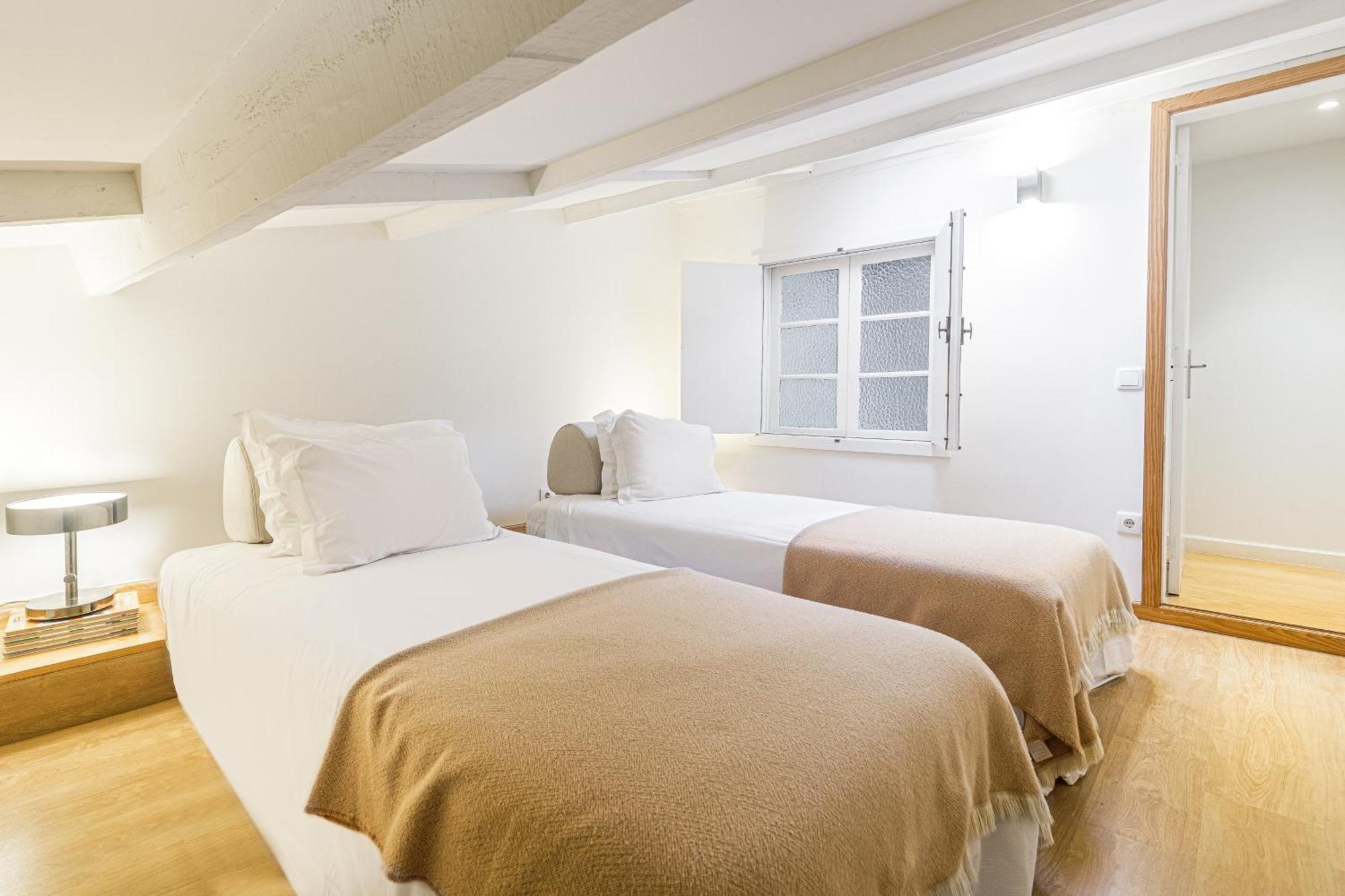 Fly Me To The Moon Apartment Porto