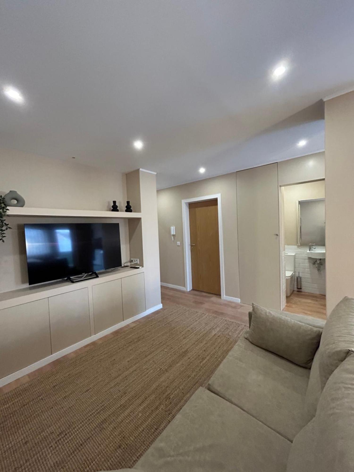 Near Family - Free Parking Apartment