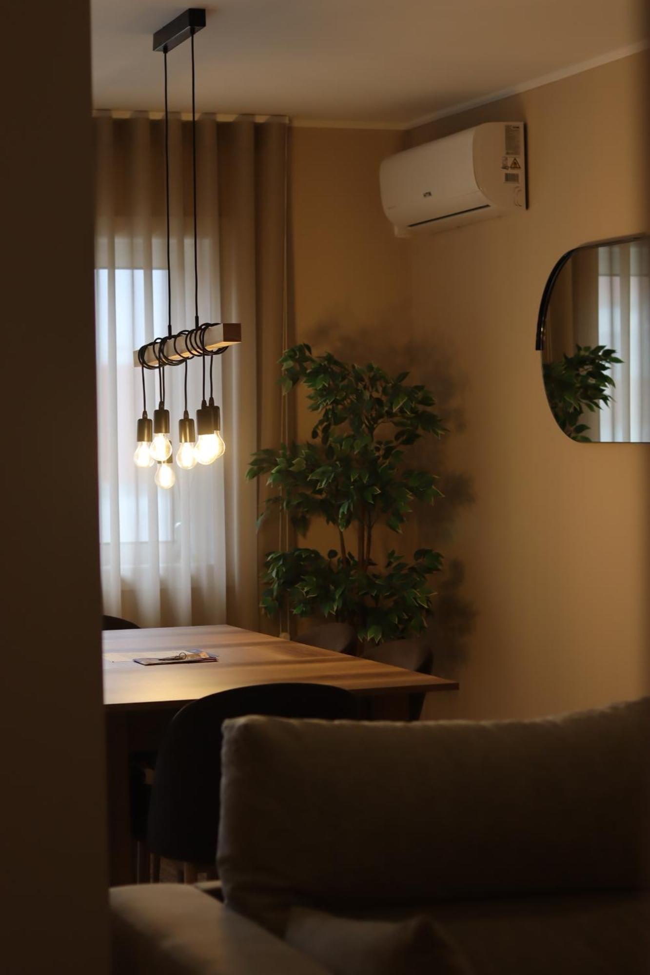 Near Family - Free Parking Apartment *