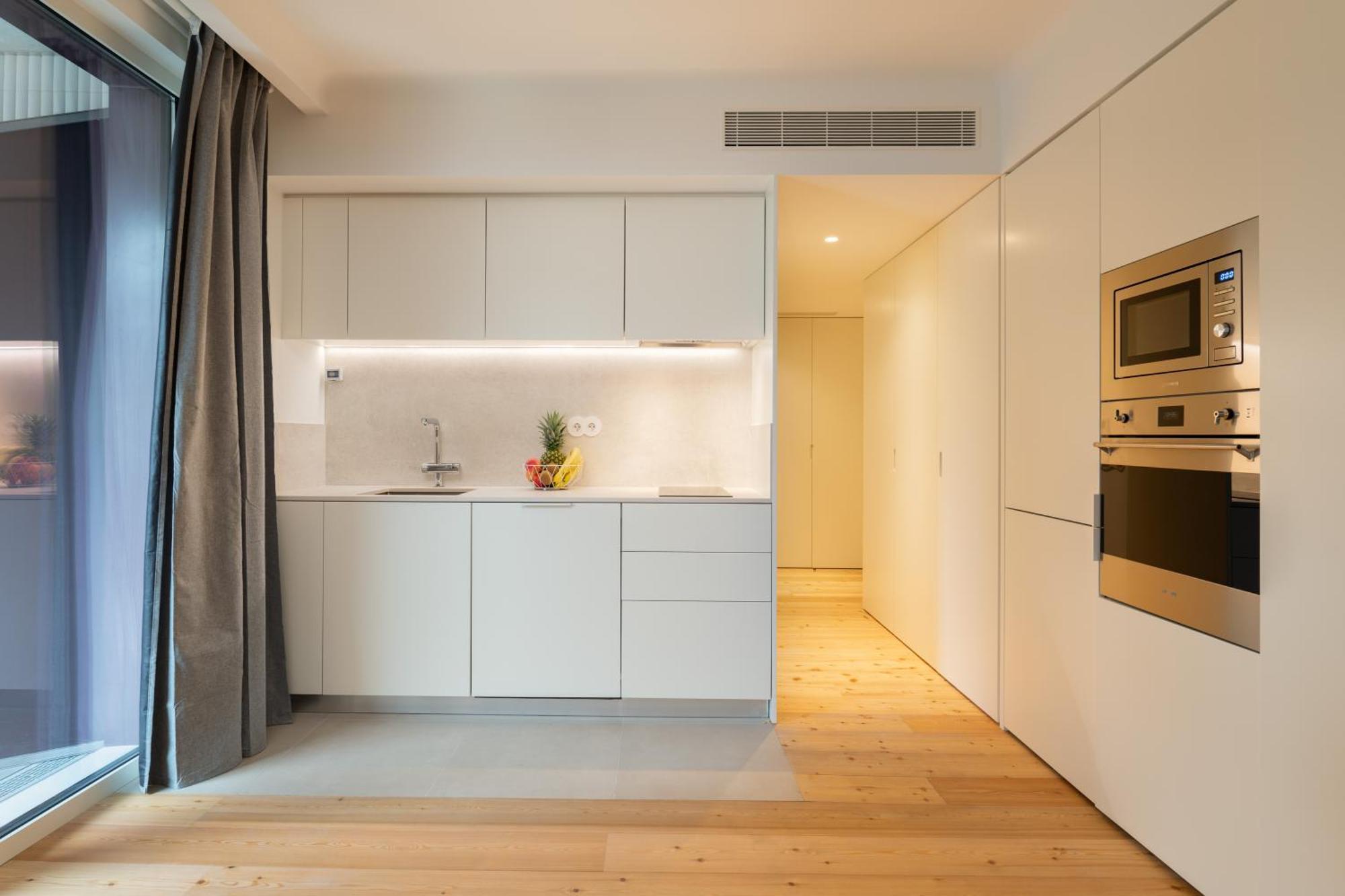 Urban Stylish With Balcony Apartment Porto