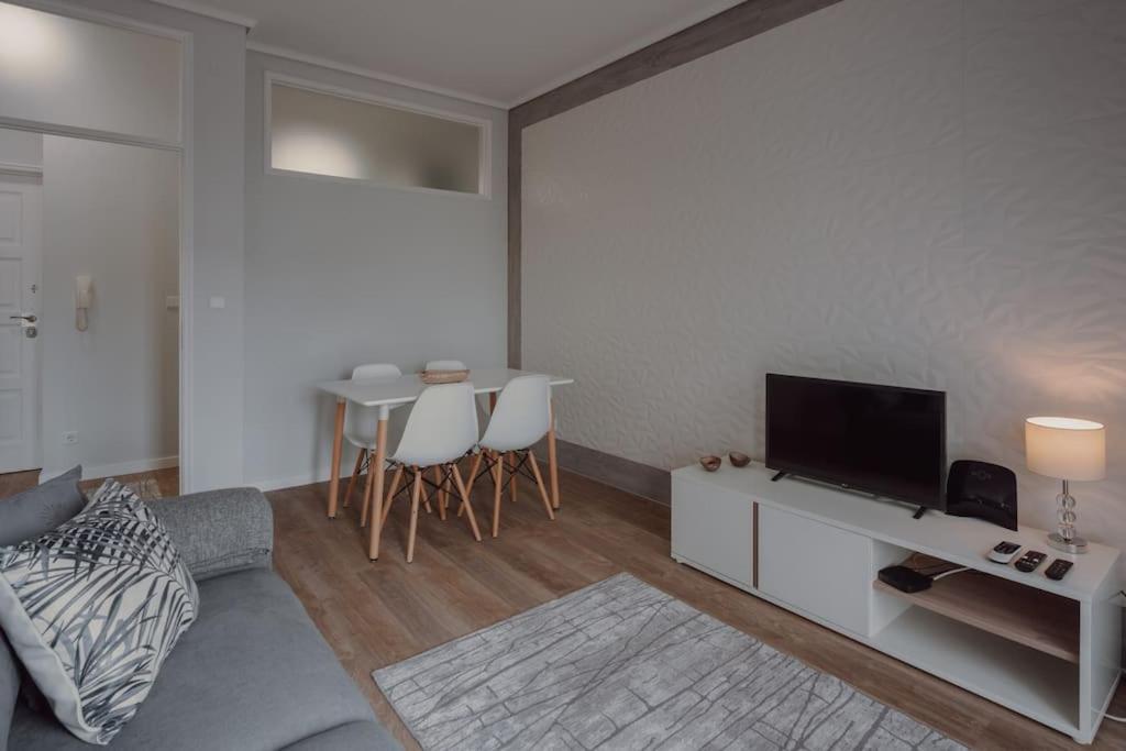 1br With Ac Near Palacio De Cristal *