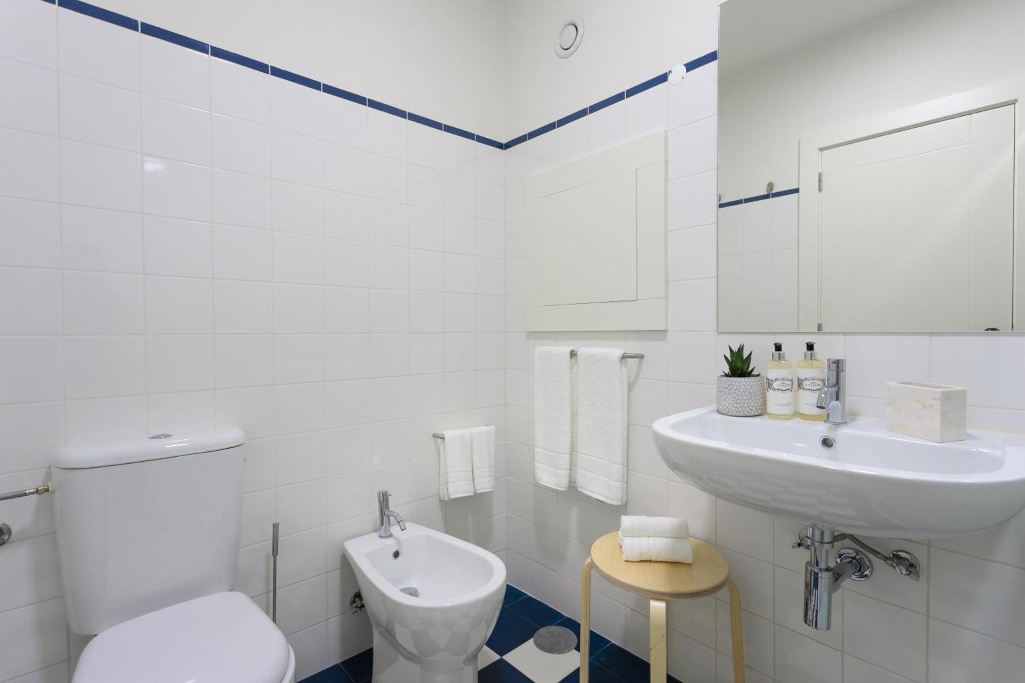 Flores Plaza Apartment