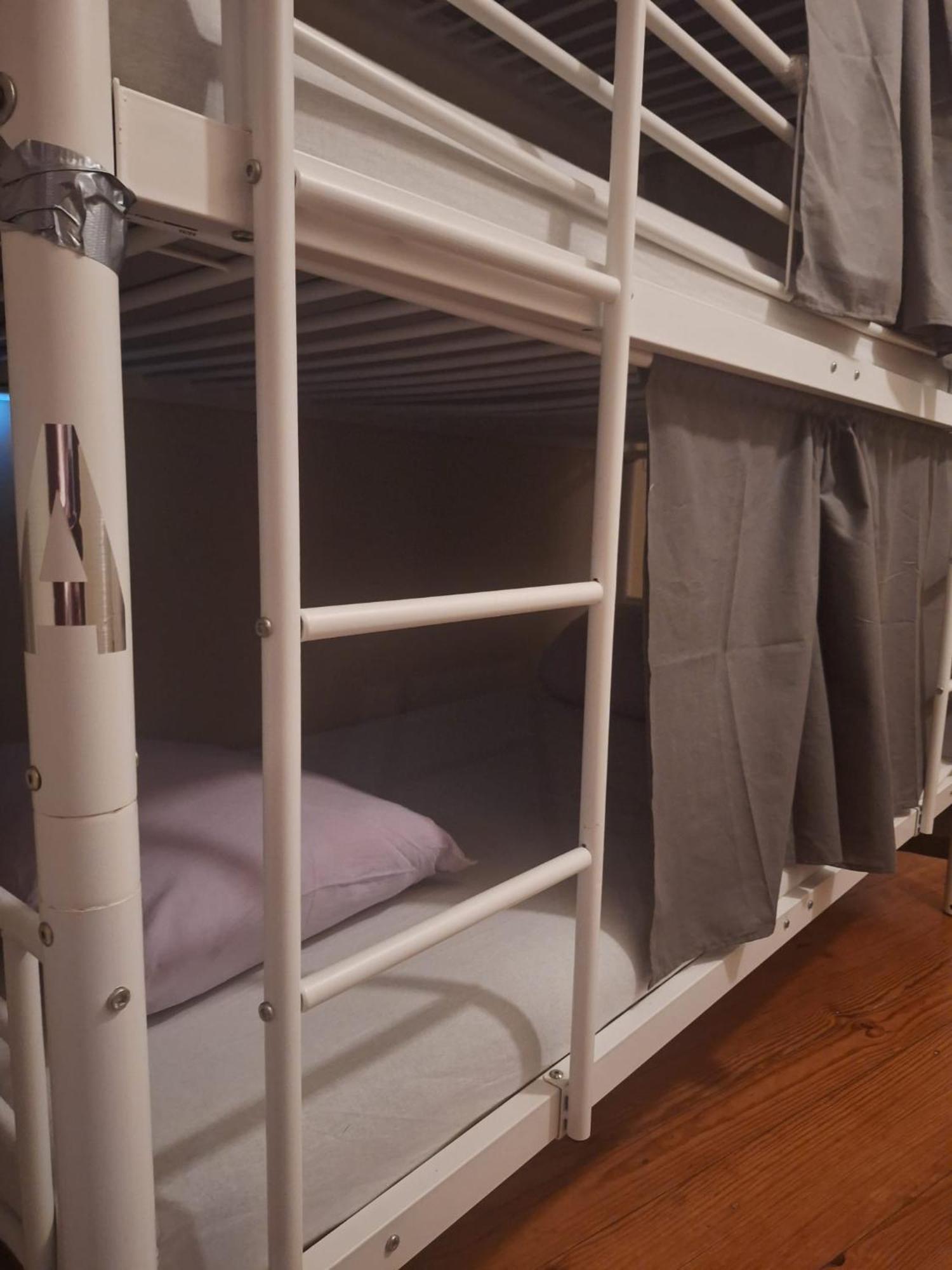 Hostel Easy Host *
