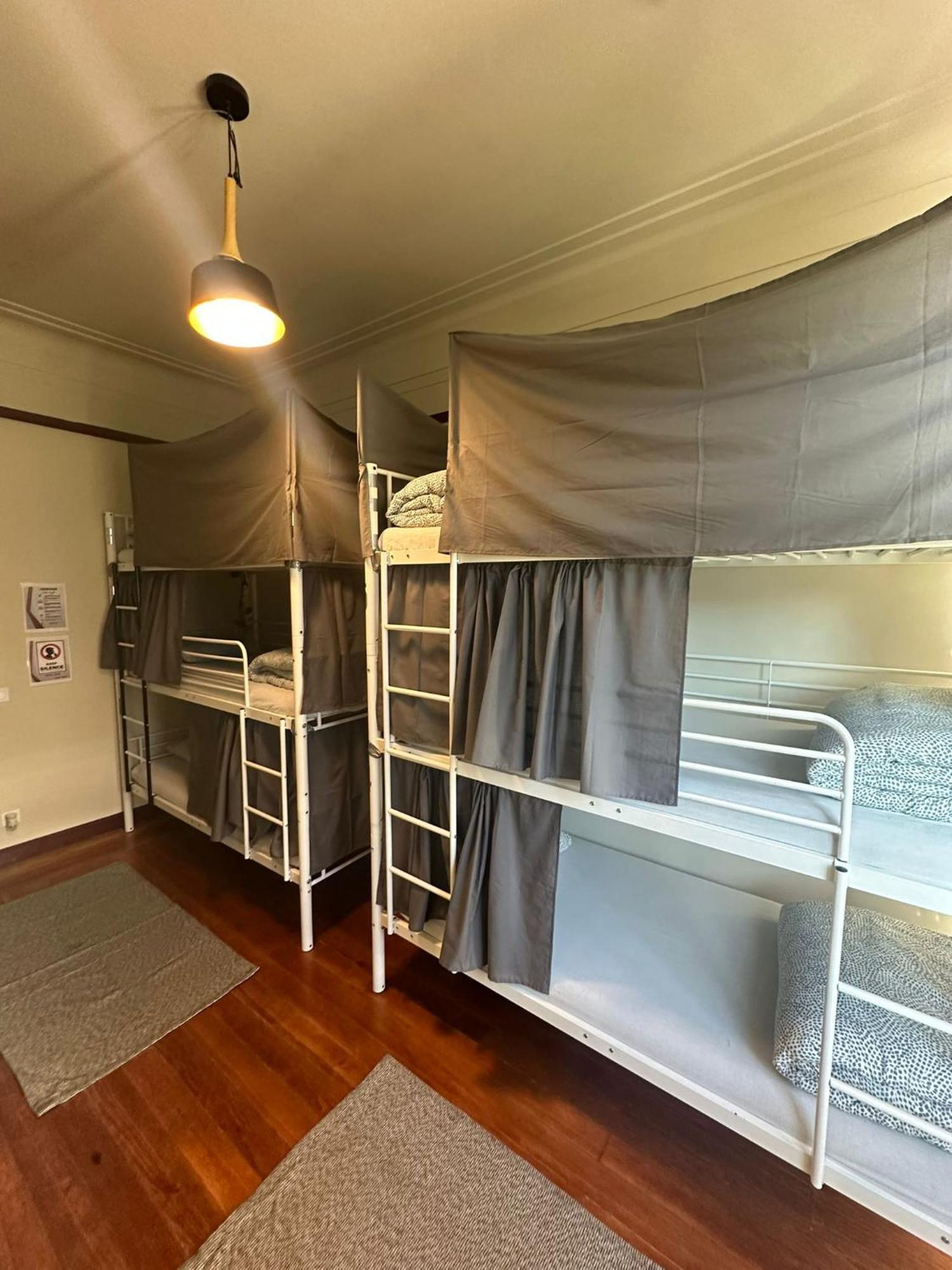 Hostel Easy Host