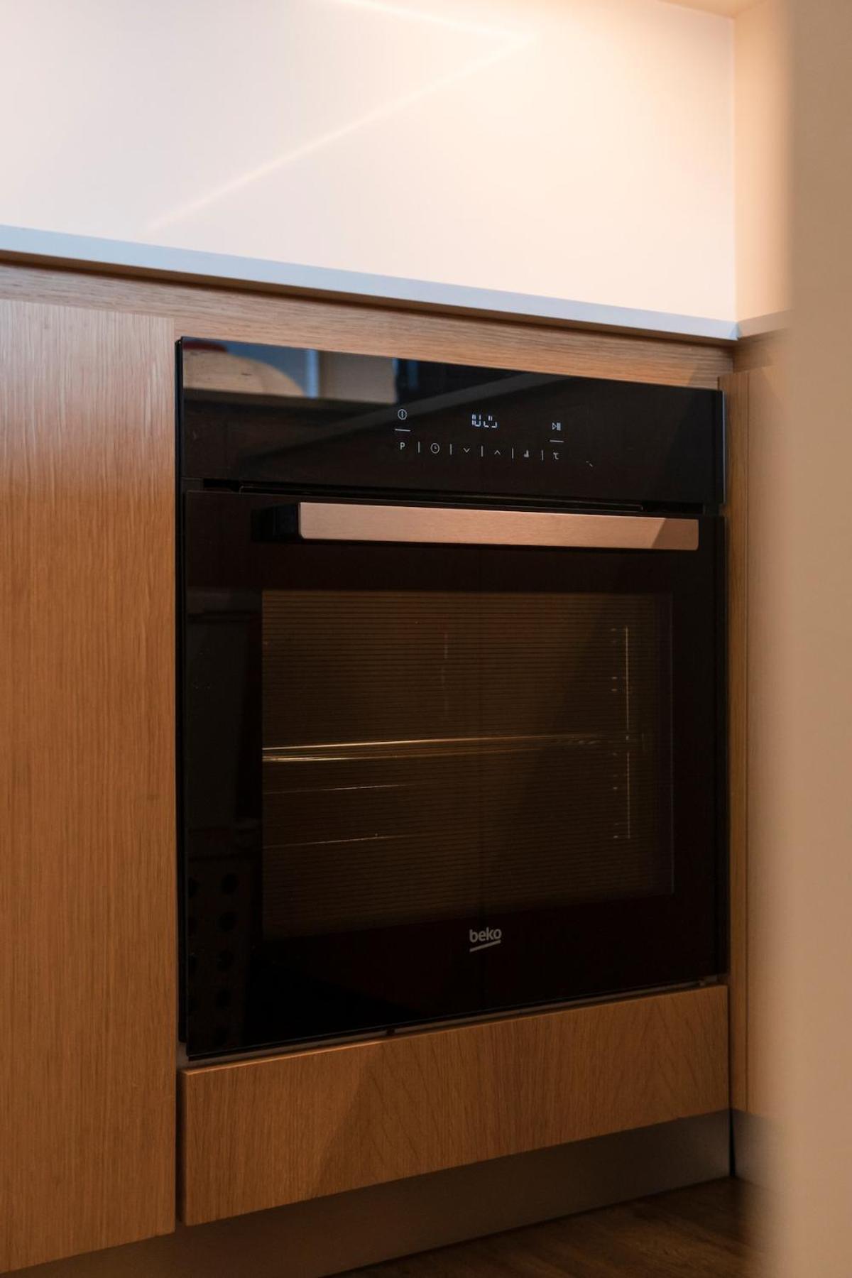 Appartement - With Ac, Parking And Balcony