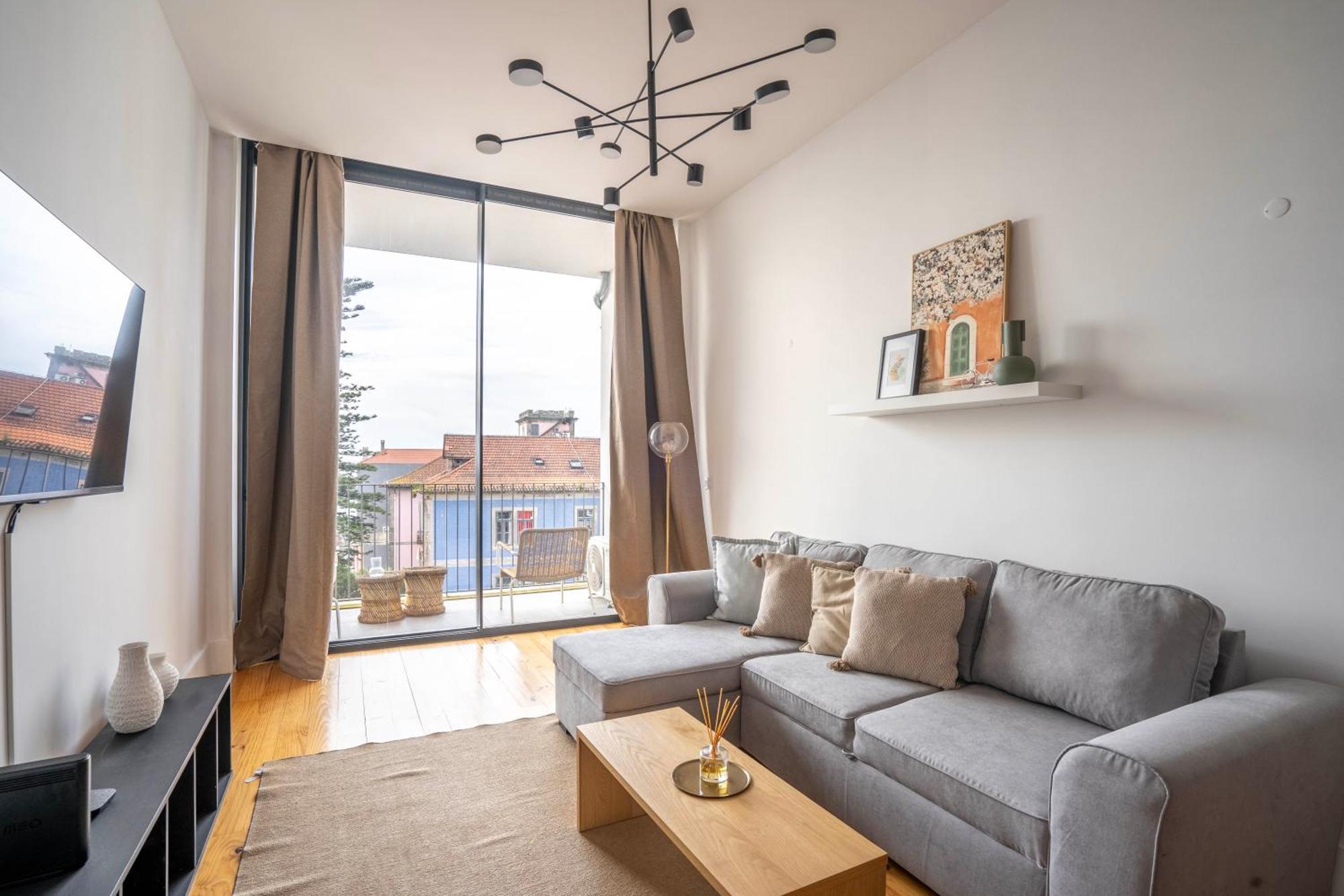 Chic 1br In Republica W Balcony By Lovelystay * Porto