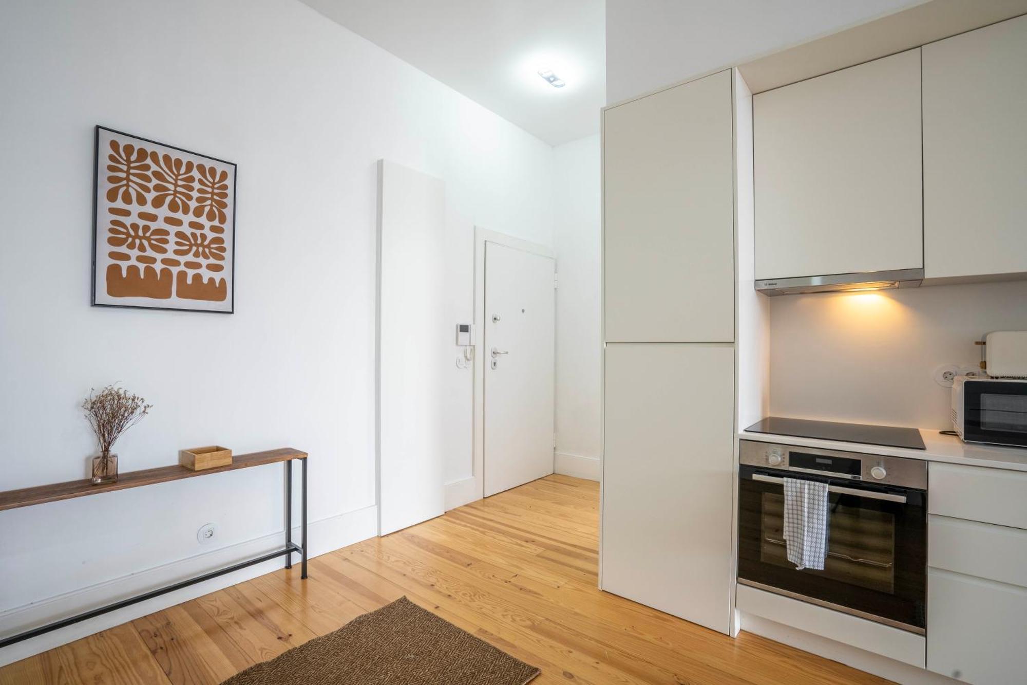 Chic 1br In Republica W Balcony By Lovelystay Apartment Porto