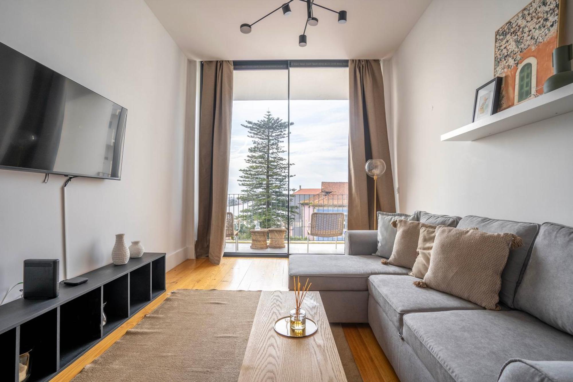 Chic 1br In Republica W Balcony By Lovelystay Porto