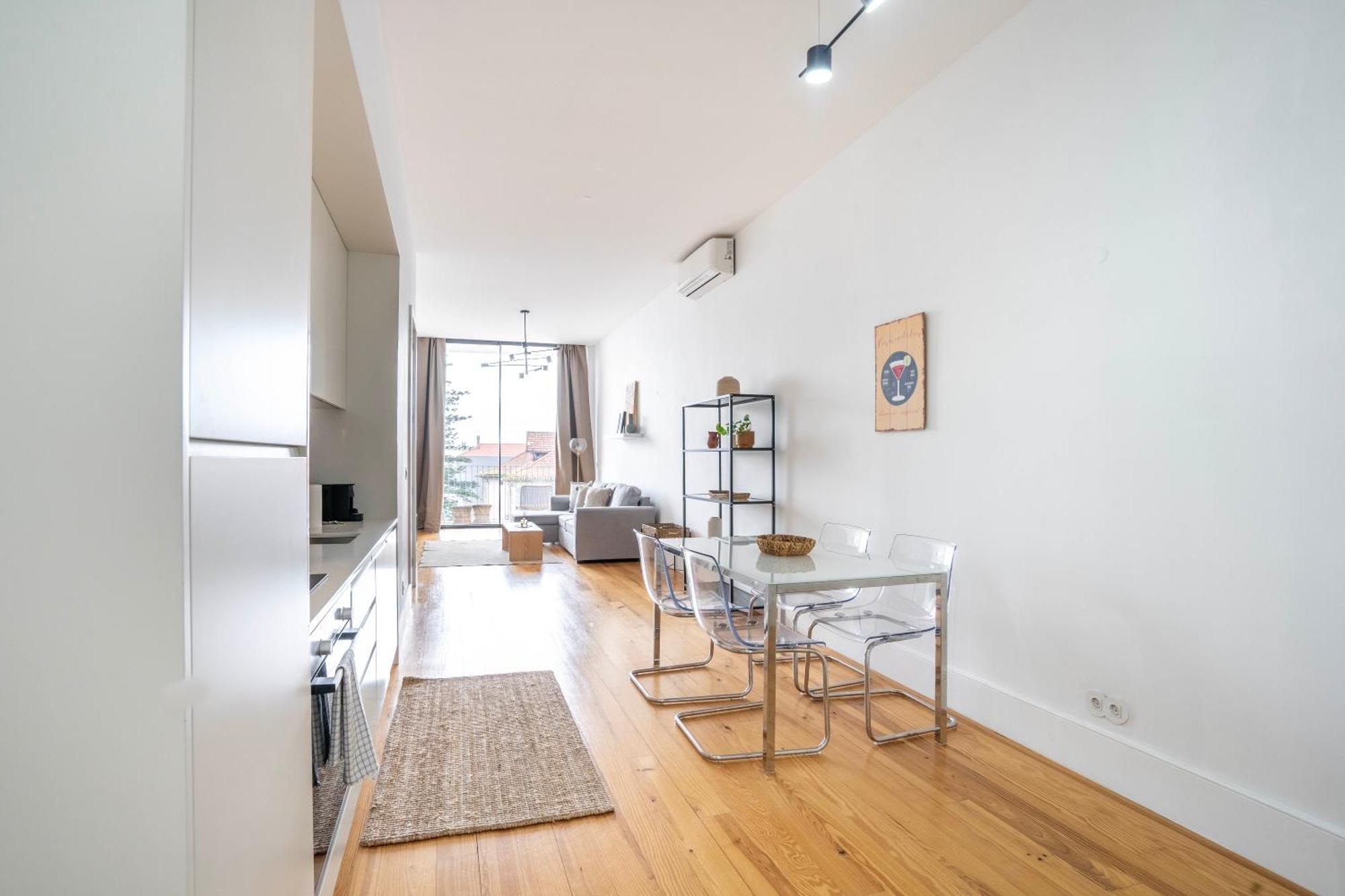 Chic 1br In Republica W Balcony By Lovelystay Apartment Porto