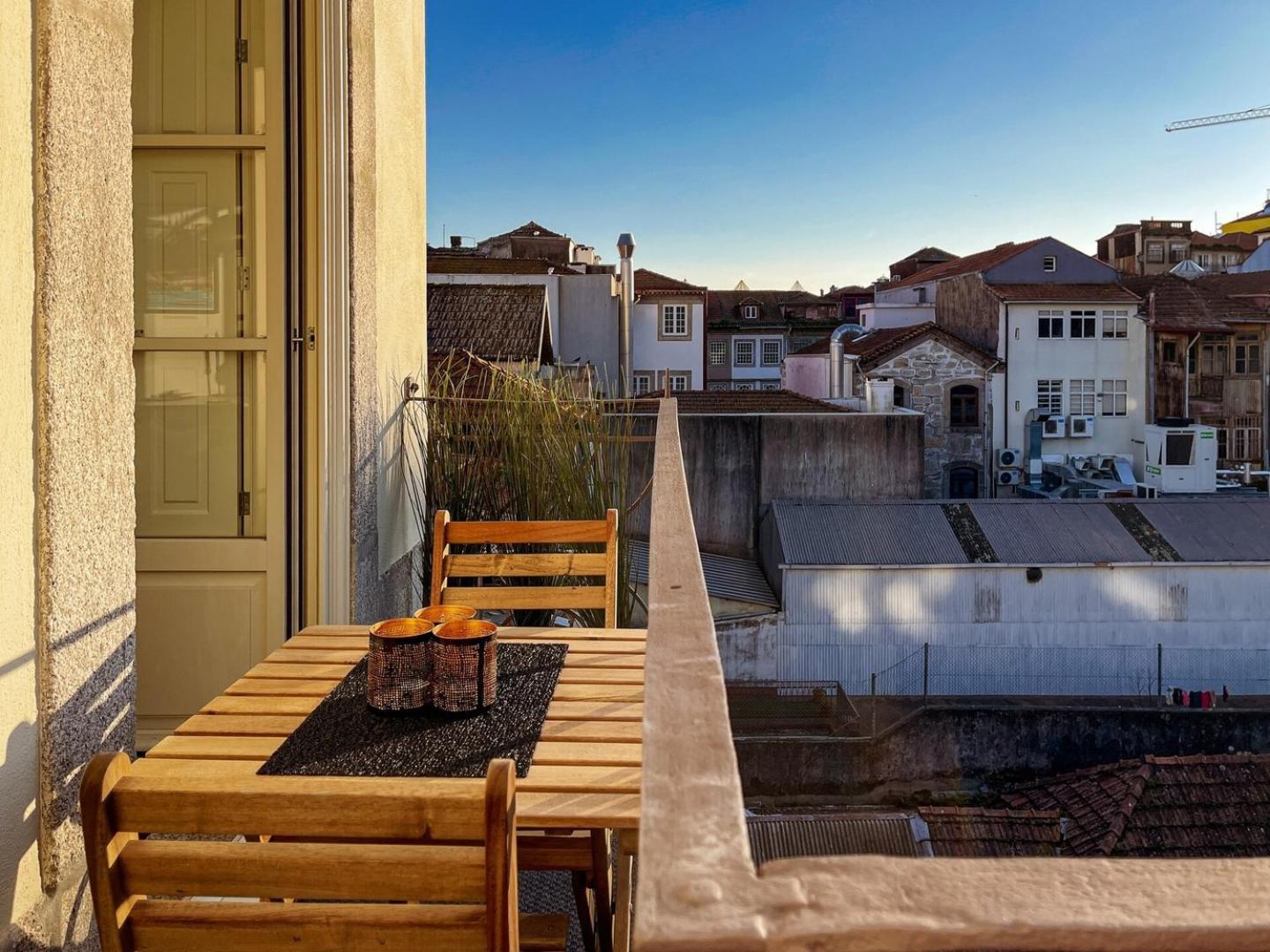 Special Place With A Sunny Balcony Facing Clerigos Luxury tent *