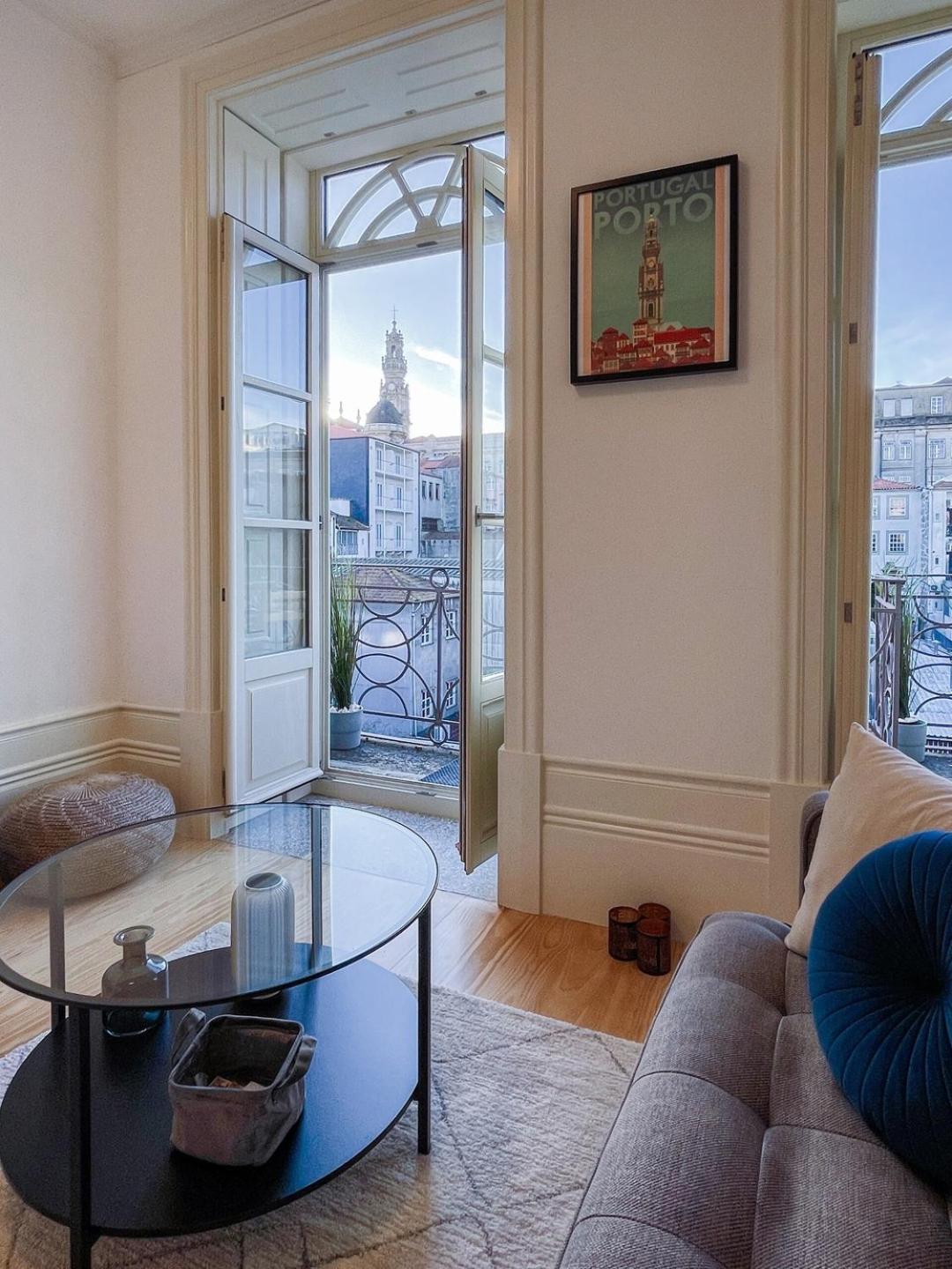 Special Place With A Sunny Balcony Facing Clerigos *