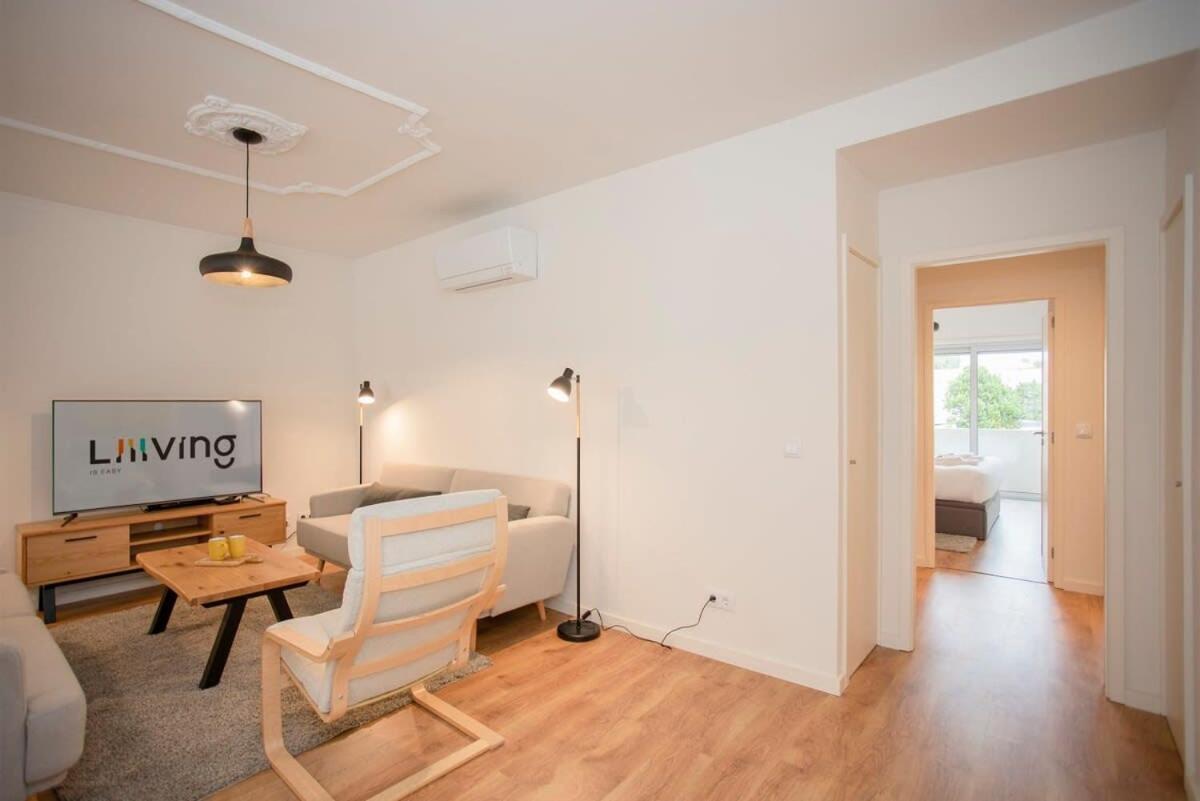Liiiving In - Modern Design