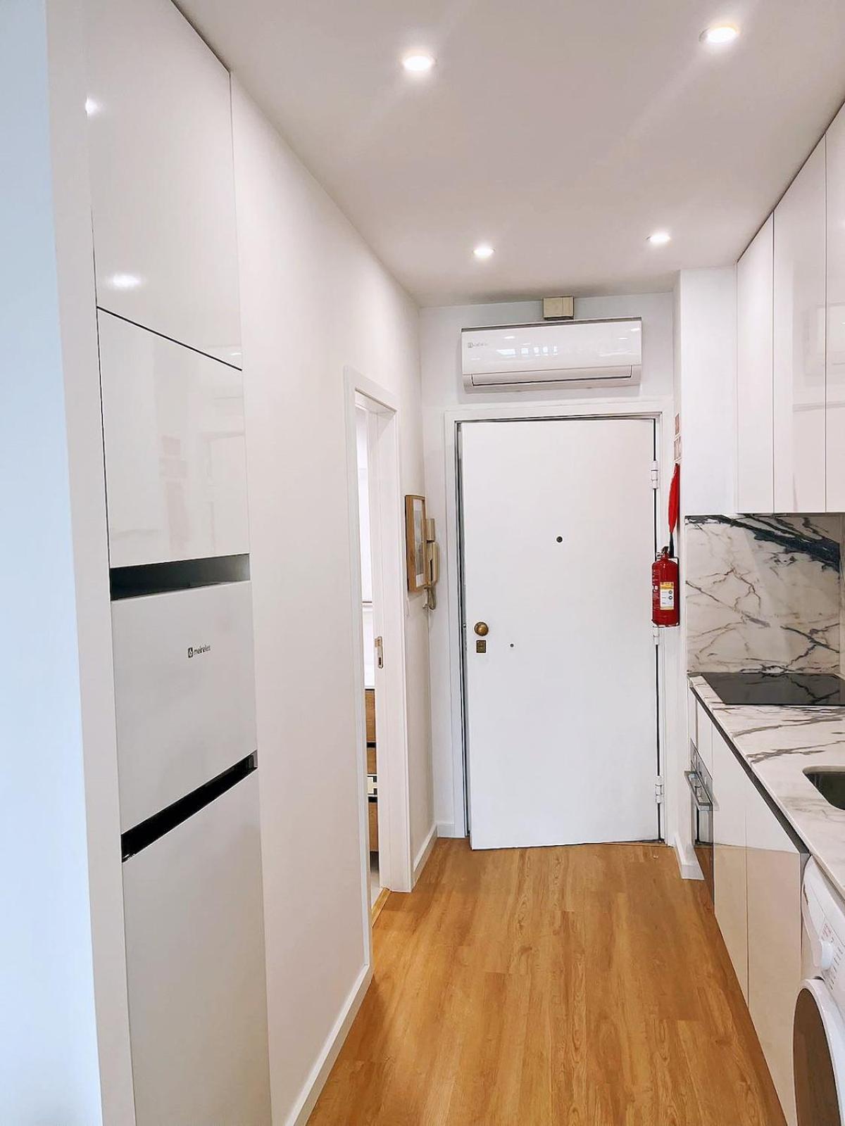 Apartment Downtown 80 Meters To Metro And Free Parking