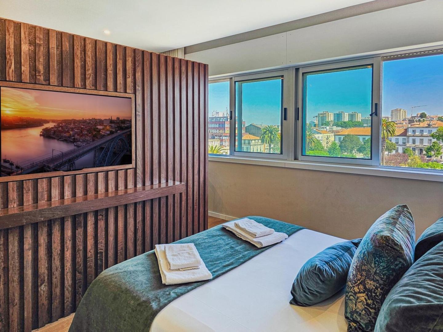 Republic Square View Apartment Porto