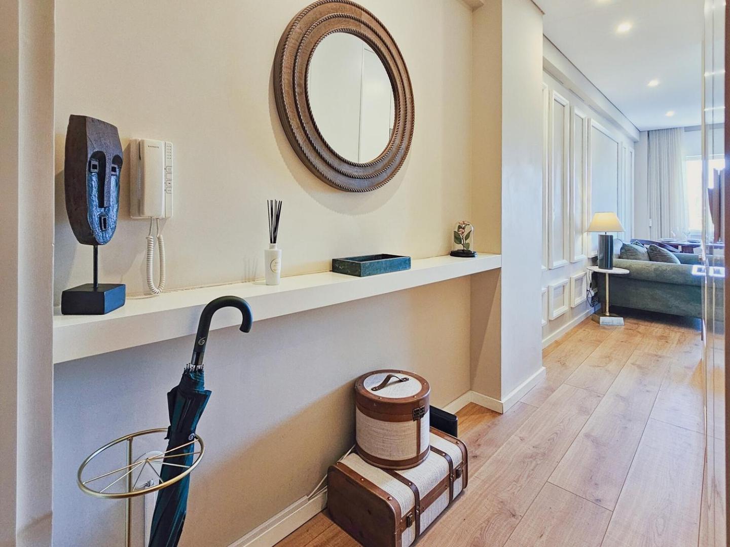 Republic Square View Apartment *