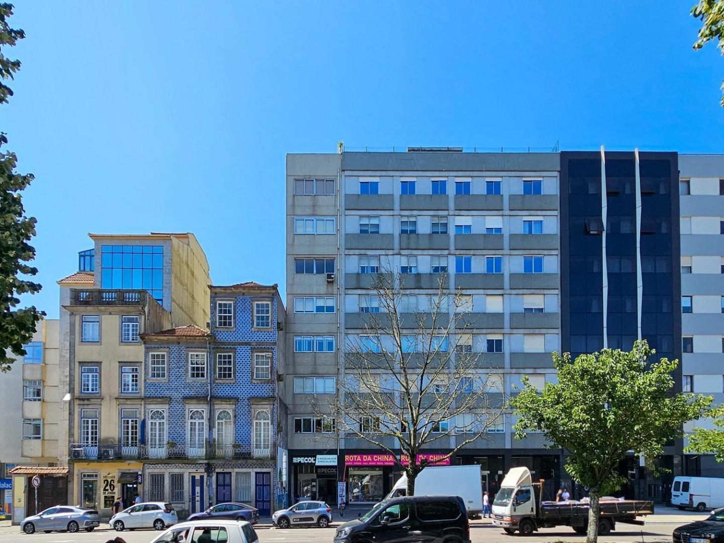 Republic Square View Apartment *