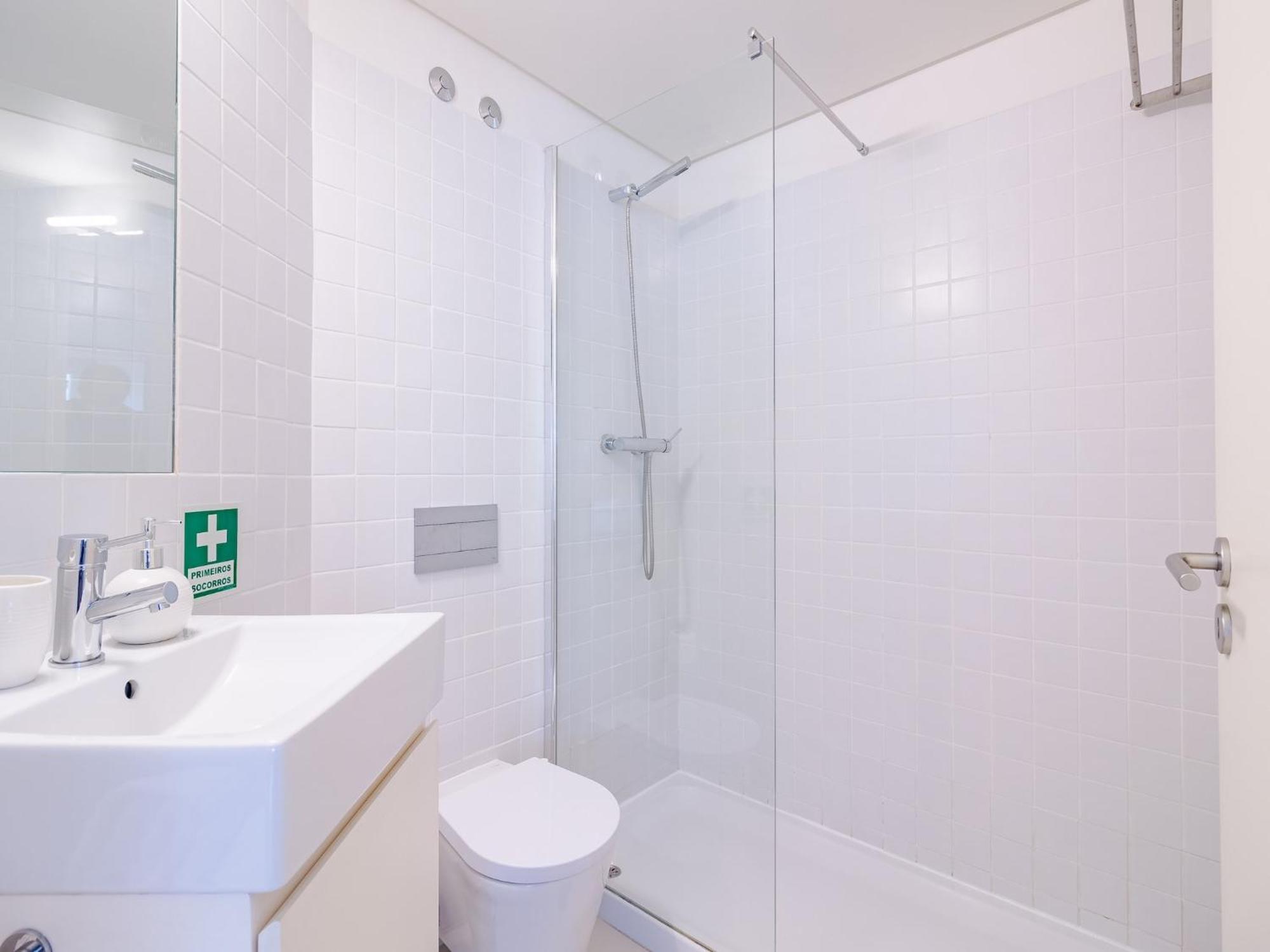 Spacious 2-bedroom Retreat In Porto