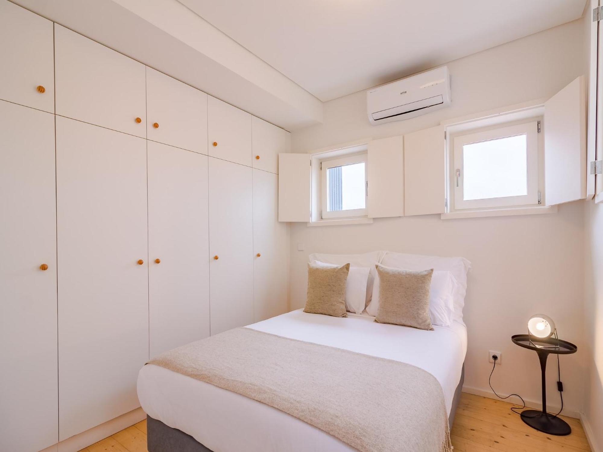 Spacious 2-bedroom Retreat In Apartment