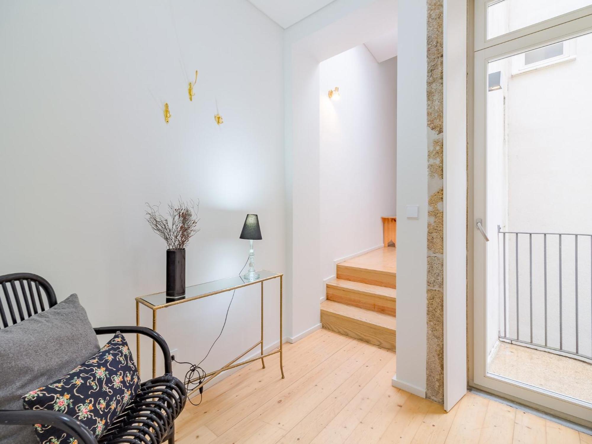Spacious 2-bedroom Retreat In Apartment Porto