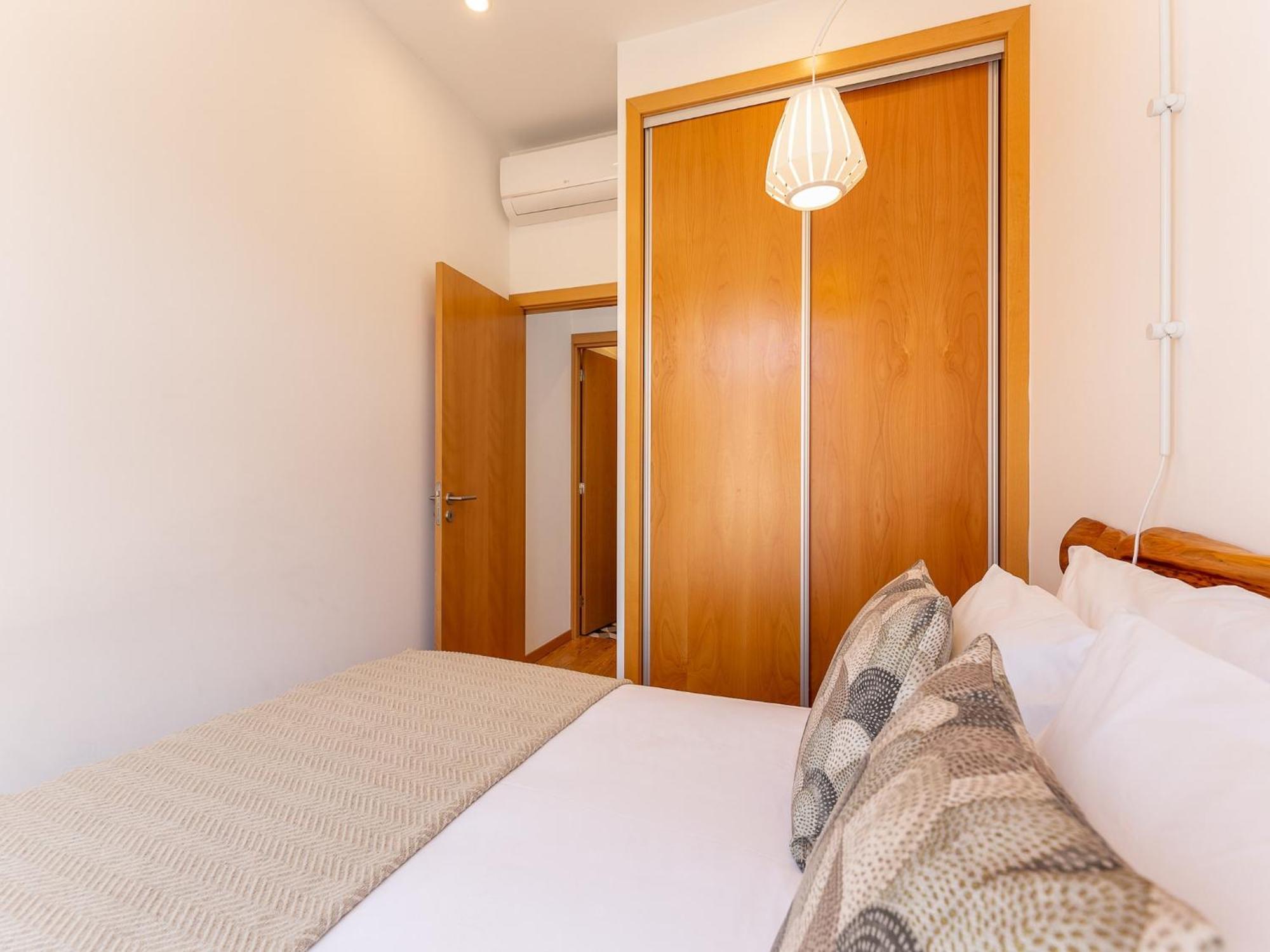 Charming 1-bedroom In Apartment *