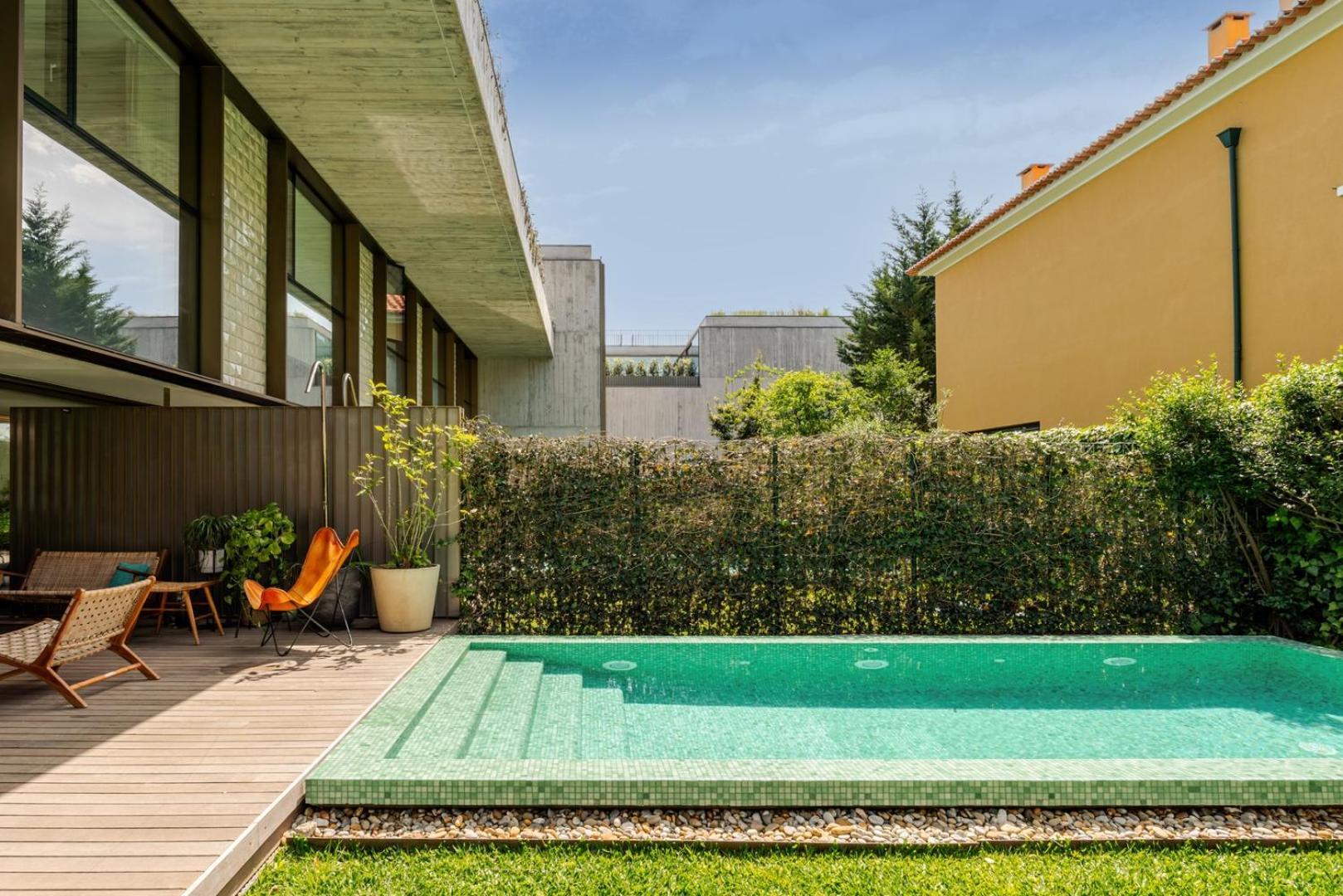 Holiday home Hostwise - Grand W/ Pool, Garden & Garage *
