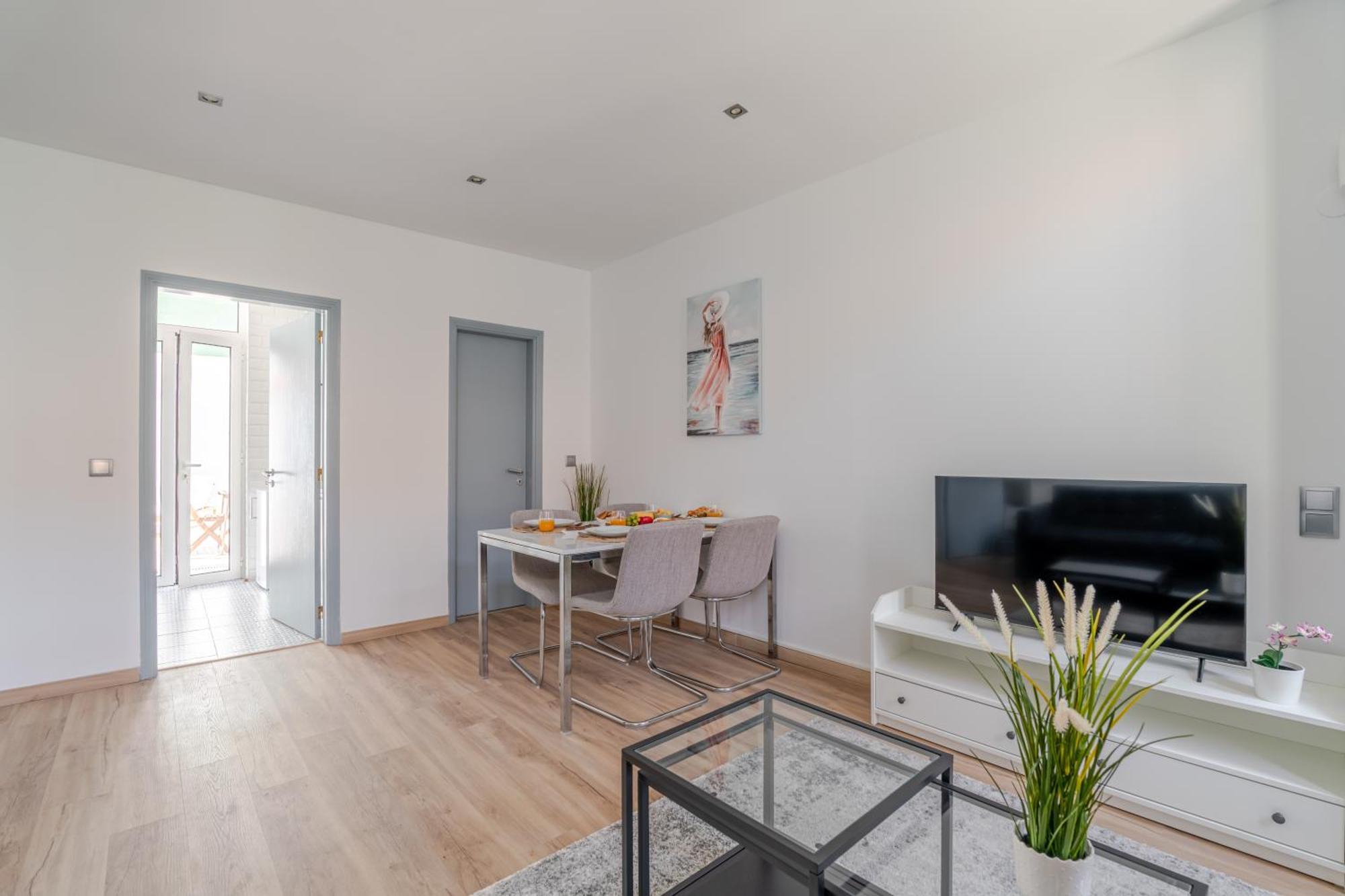 Holiday home Hostwise - Traditional House With Terrace *