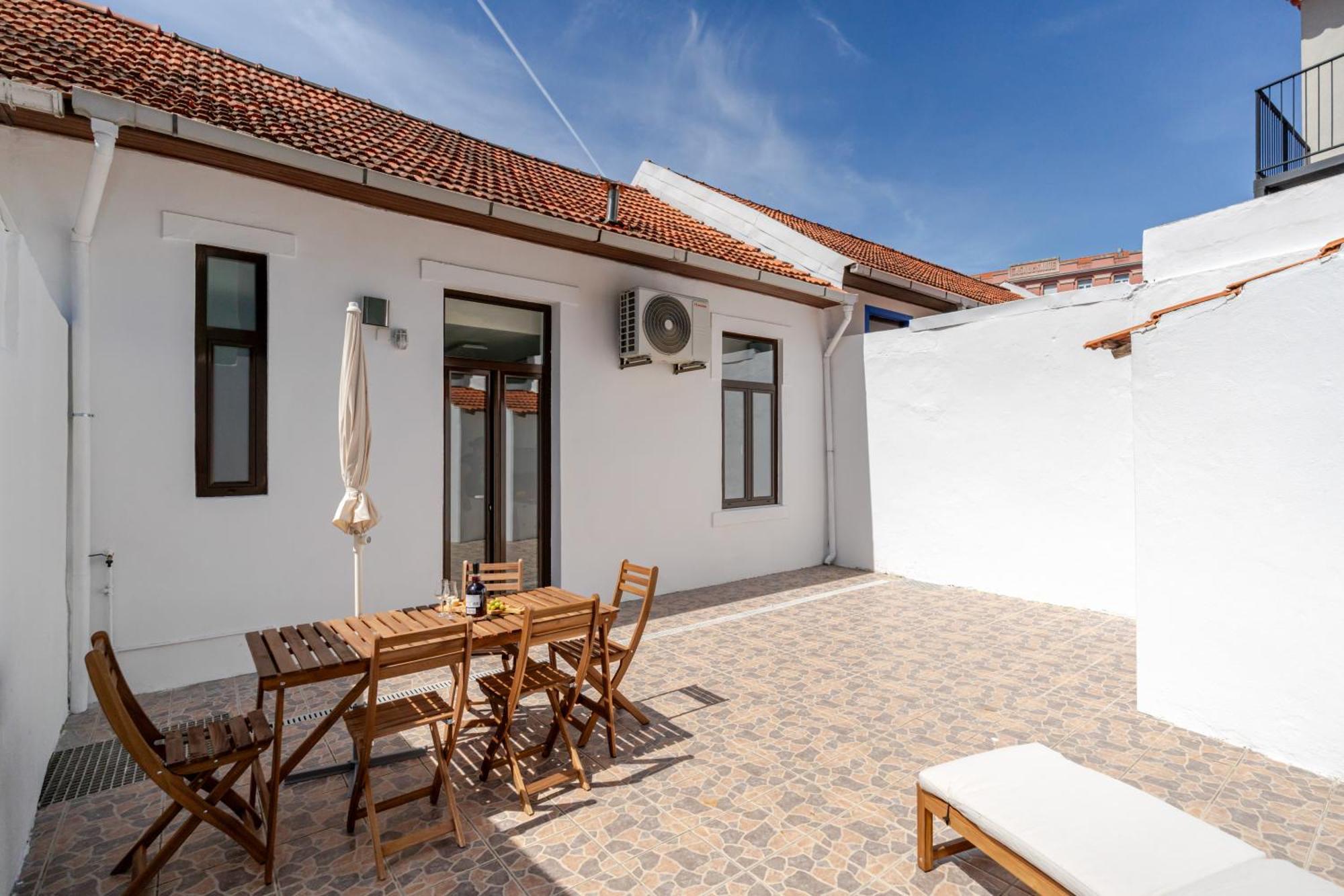 Holiday home Hostwise - Traditional House With Terrace Porto