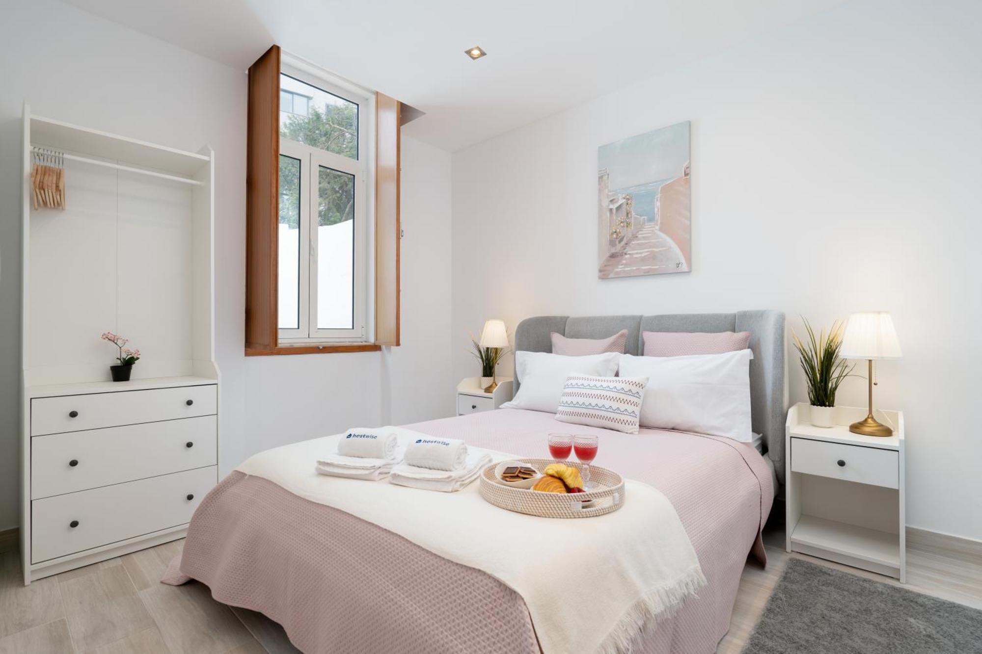 Hostwise - Traditional House With Terrace Holiday home