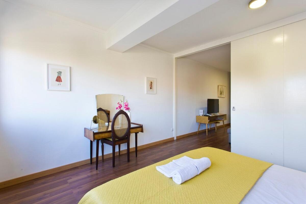 Aposentus - The First Apartment