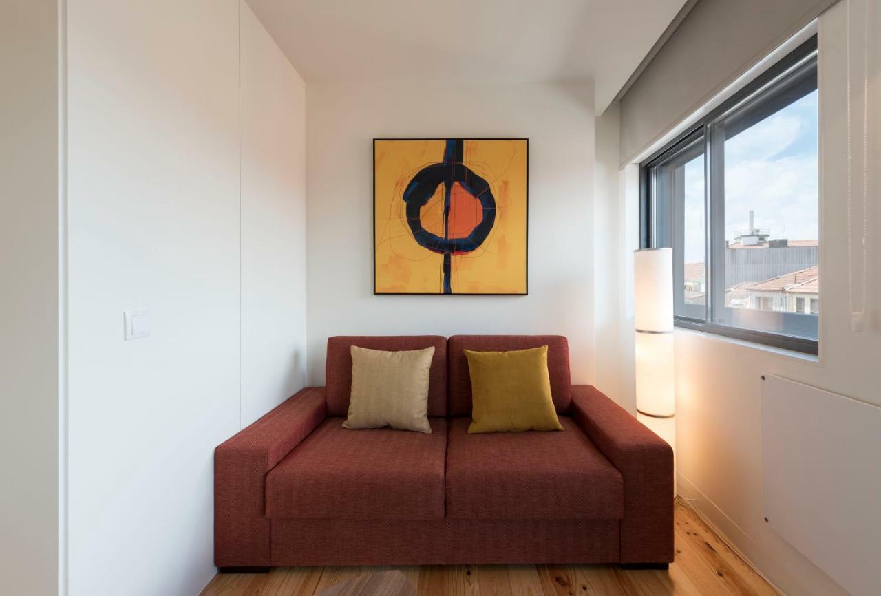 Lovelystay - Gorgeous Modern Flat W/ Balcony Apartment *