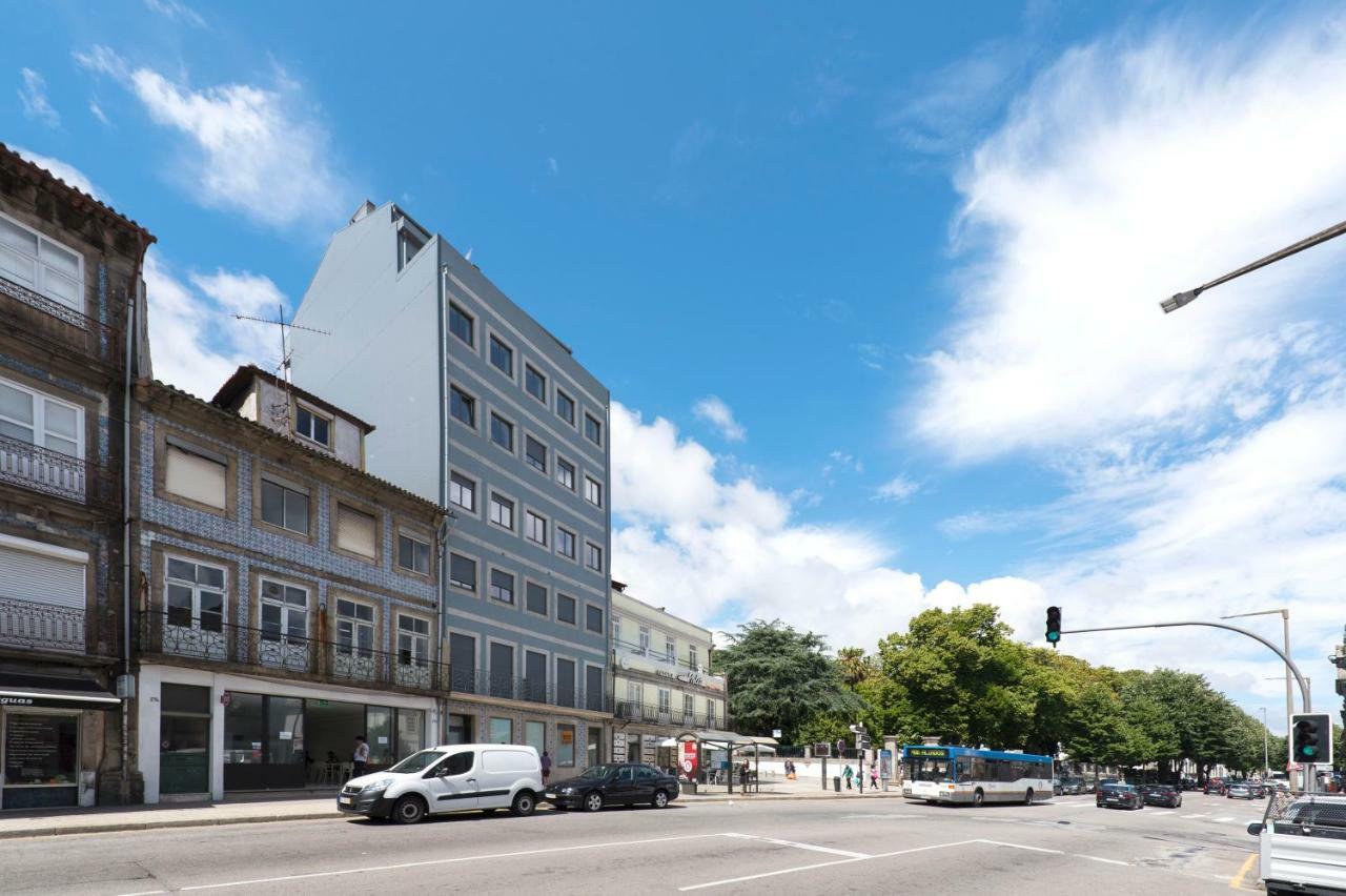 Lovelystay - Gorgeous Modern Flat W/ Balcony Apartment