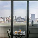 Lovelystay - Spacious 3Br Flat With Ac And Balcony