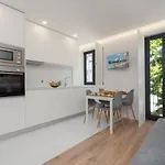 Host Wise - Bright & Contemporary Flat - Ace Location