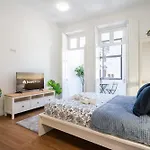 Host Wise - Comfortable Stunning Flats - City Center