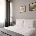 Lolla\'S City House