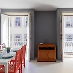 D Luis Bridge Apartments