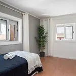 Host Wise - Welcoming Adorable House - Ace Location